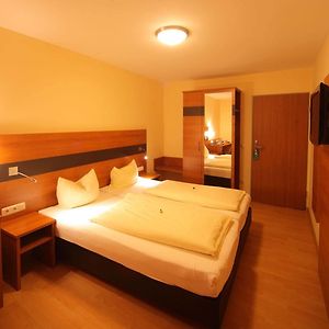 Standard Zimmer mit Kingsize-Bett